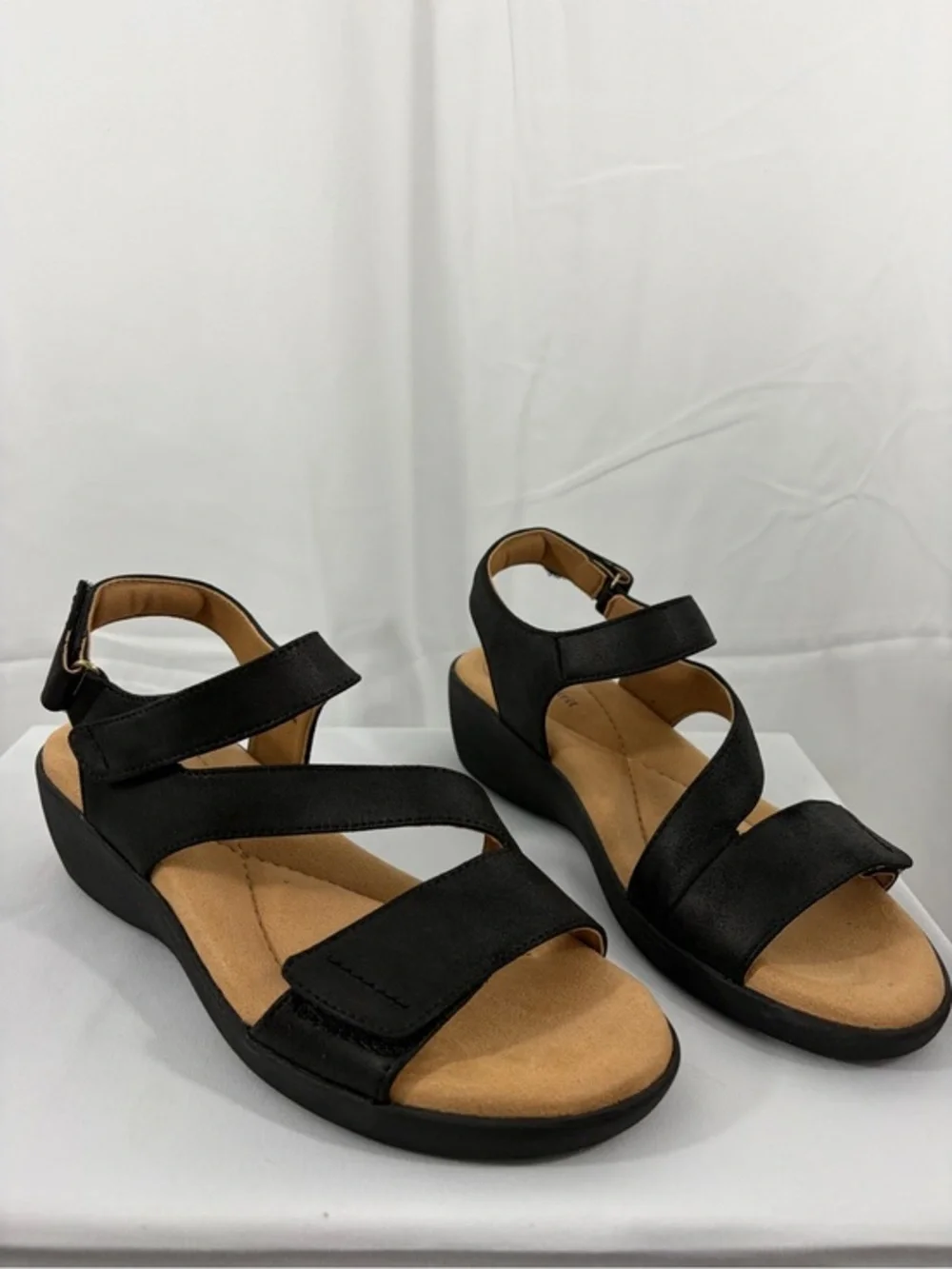 NWT Easy Spirit Women’s Size 7.5 Soft Black Adjustable Strappy Comfort Sandals